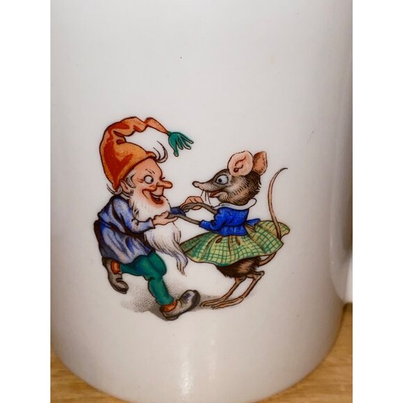Vintage Ceramic Set of 2 Mugs with Whimsical Garden Gnome & Mouse Dancing Design - Picture 3 of 9